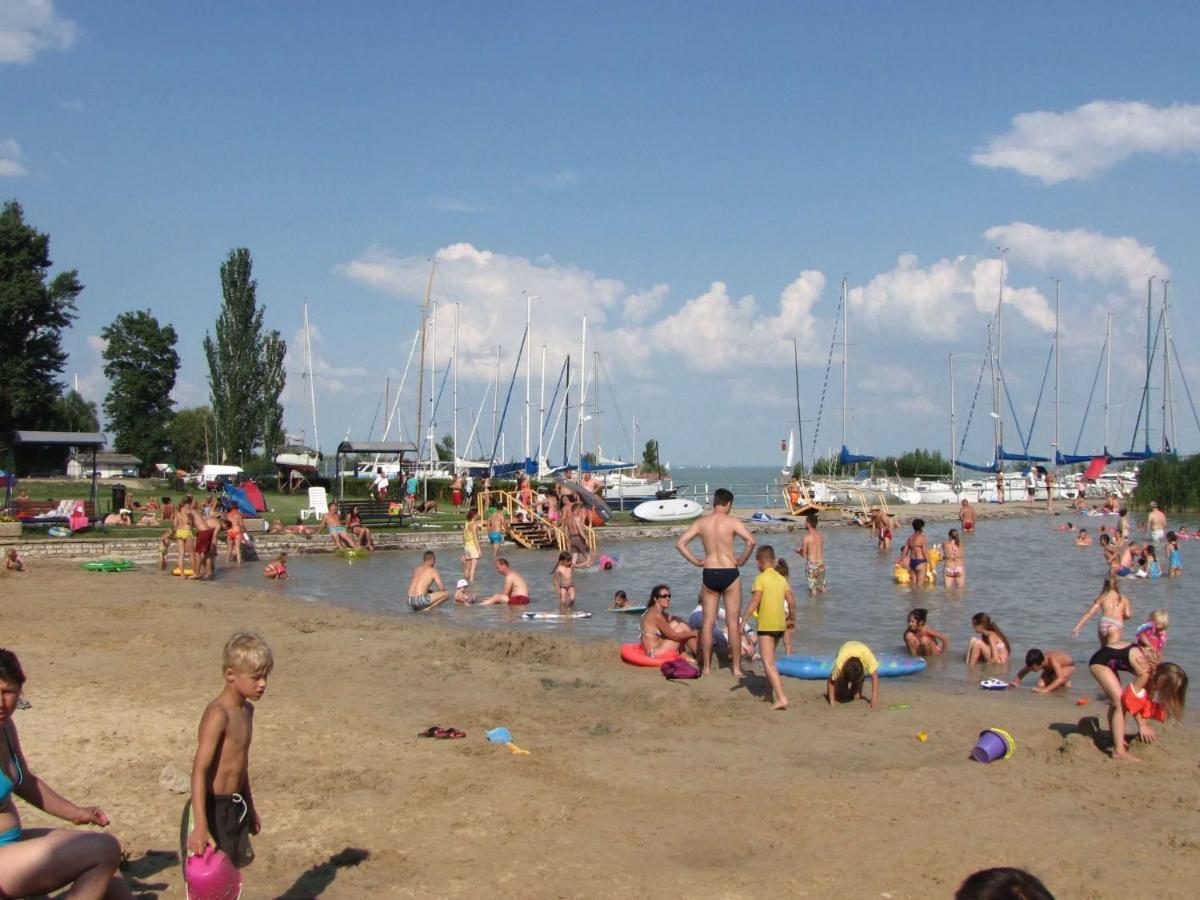 Holiday Home Balatontourist Fuered-3 By Interhome 巴拉顿菲赖德 外观 照片